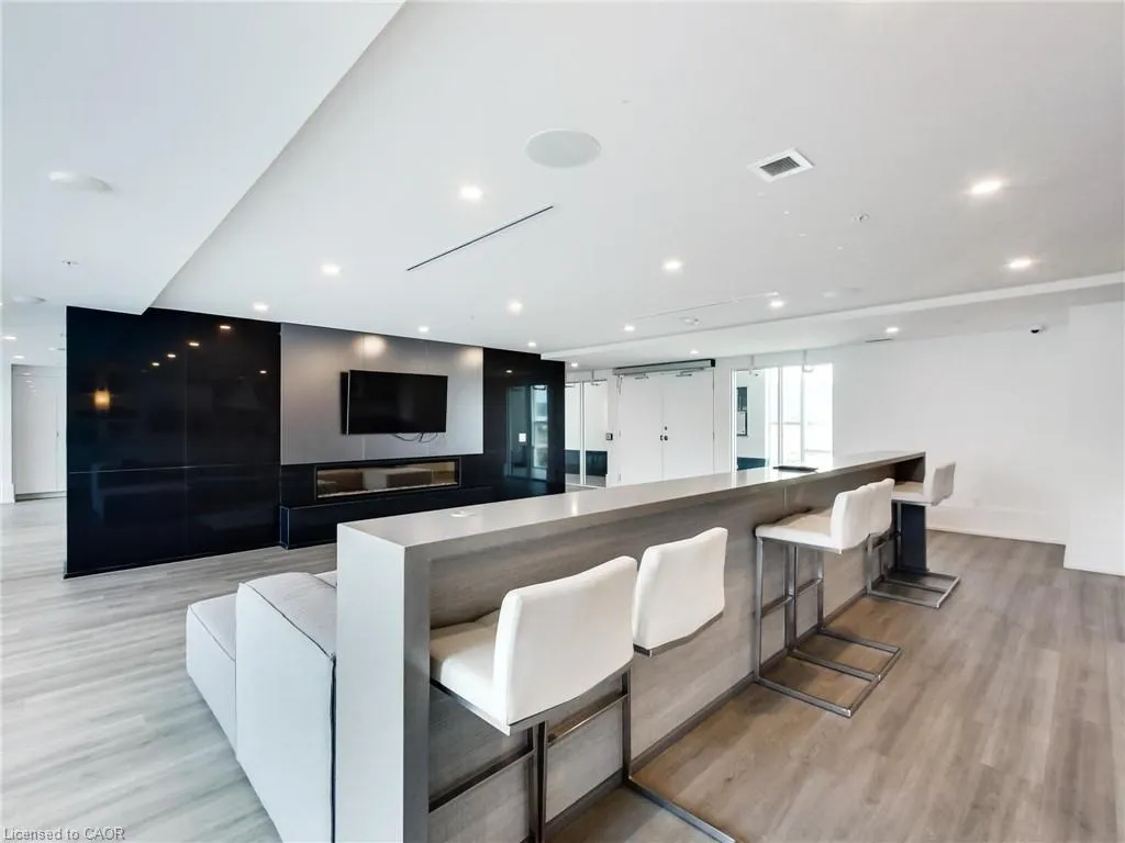 16 Concord Place #318