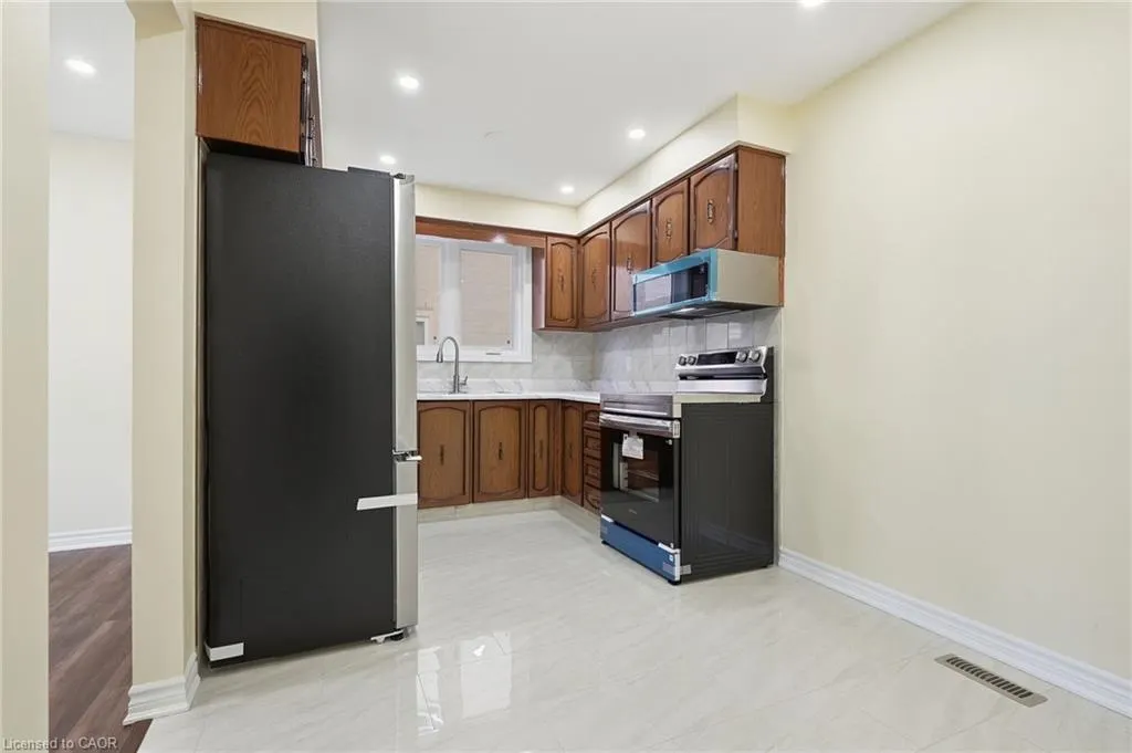 184 Macintosh Drive
