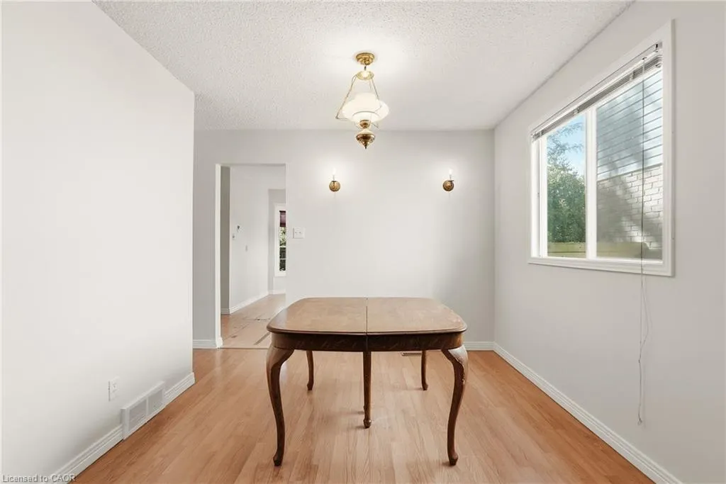 471 Knightsbridge Crescent