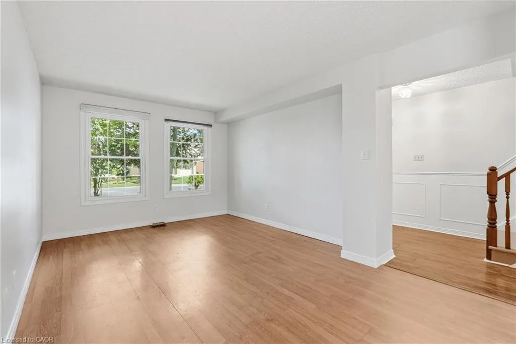 471 Knightsbridge Crescent
