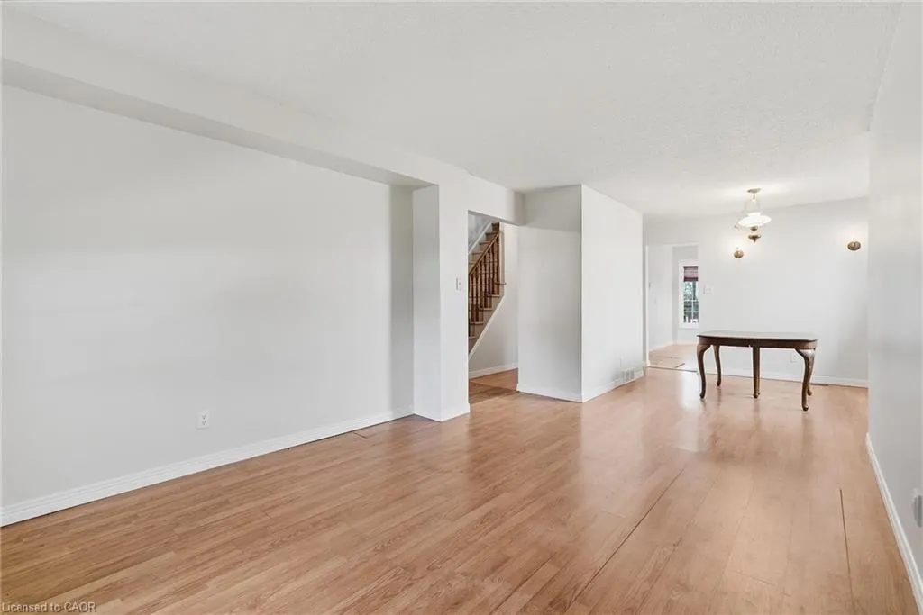 471 Knightsbridge Crescent