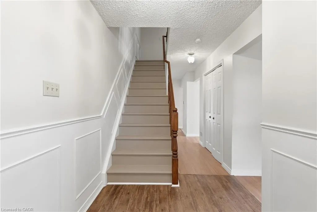 471 Knightsbridge Crescent