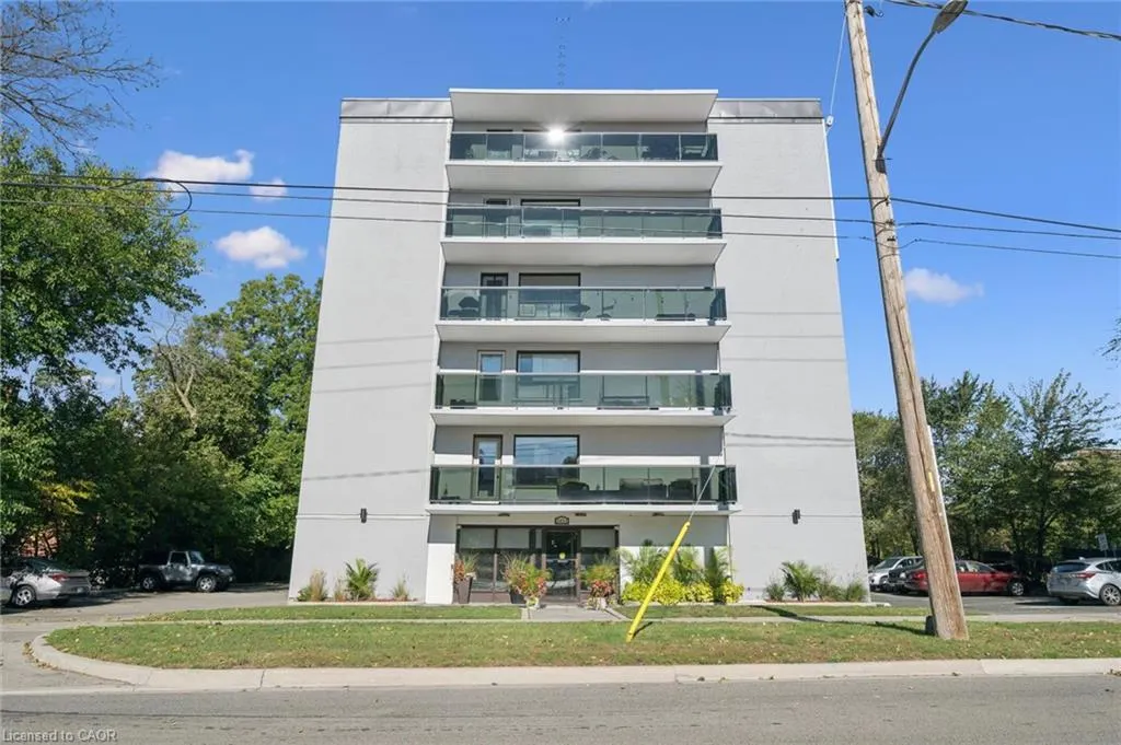 2411 New Street #405