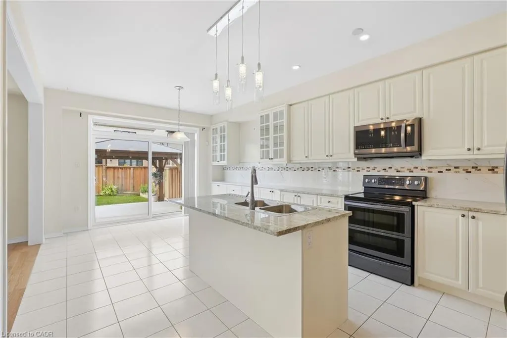 35 Royal Coachman Way