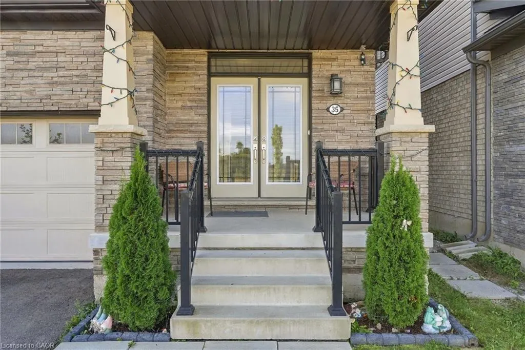 35 Royal Coachman Way