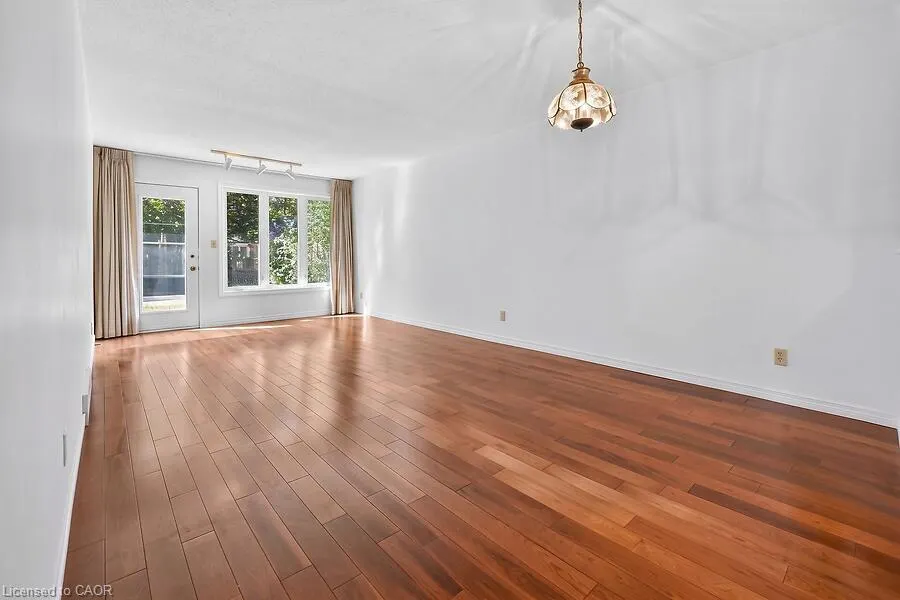 4 Rossmore Avenue #8