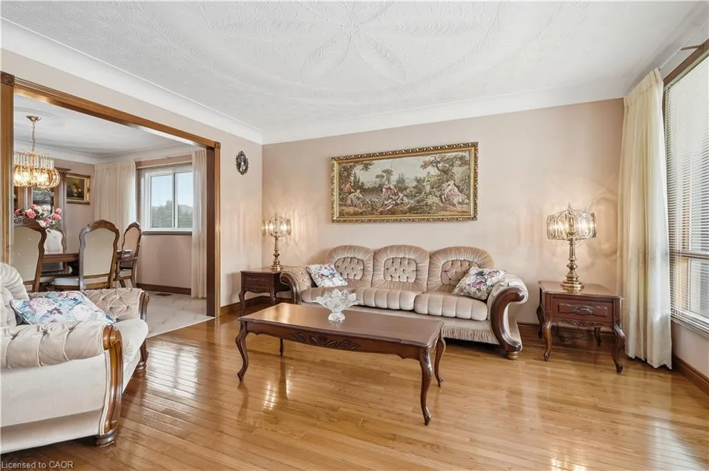 7 Vinehill Drive