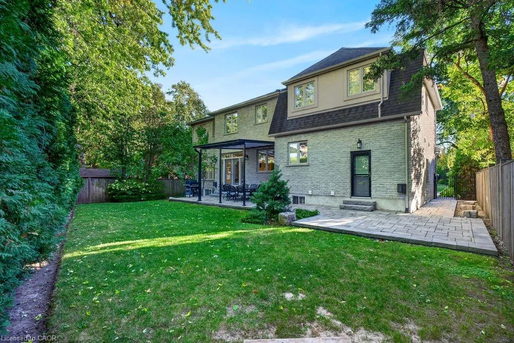 225 Lakeside Avenue