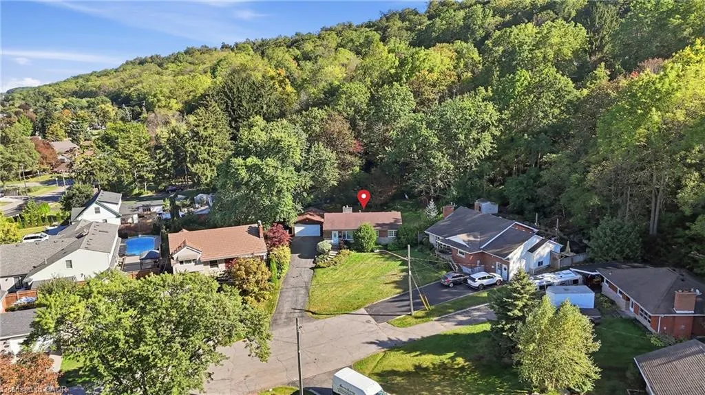 8 Hill Place