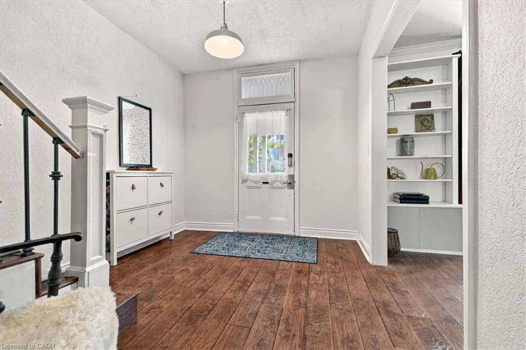 98 Sanford Avenue S