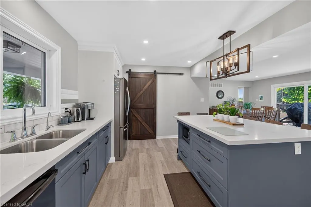 8105 Leeming Road