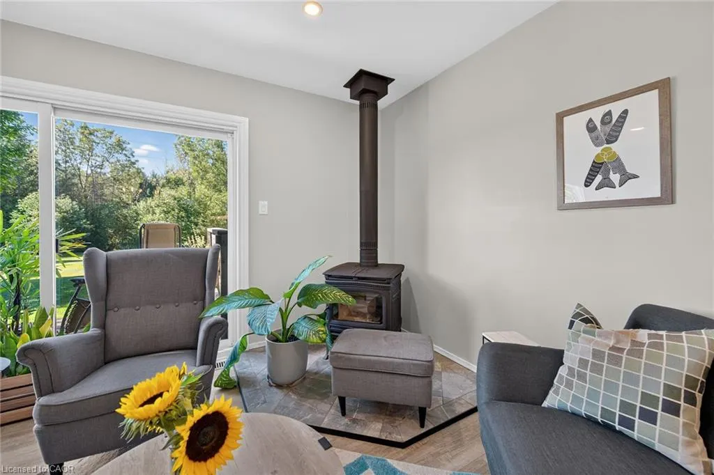 8105 Leeming Road