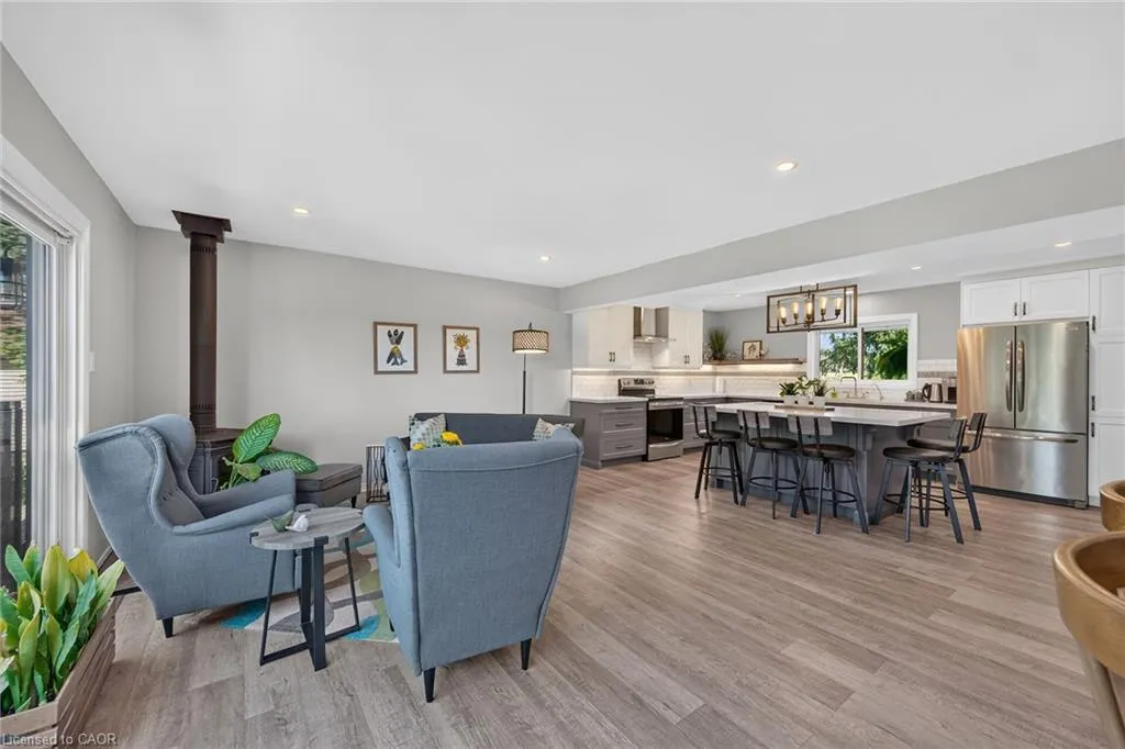 8105 Leeming Road