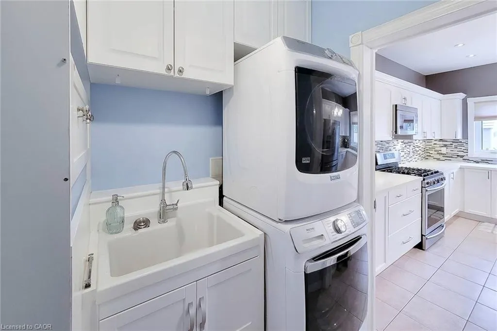 214 Cloverleaf Drive