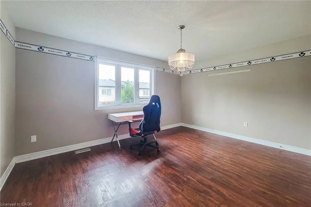214 Cloverleaf Drive