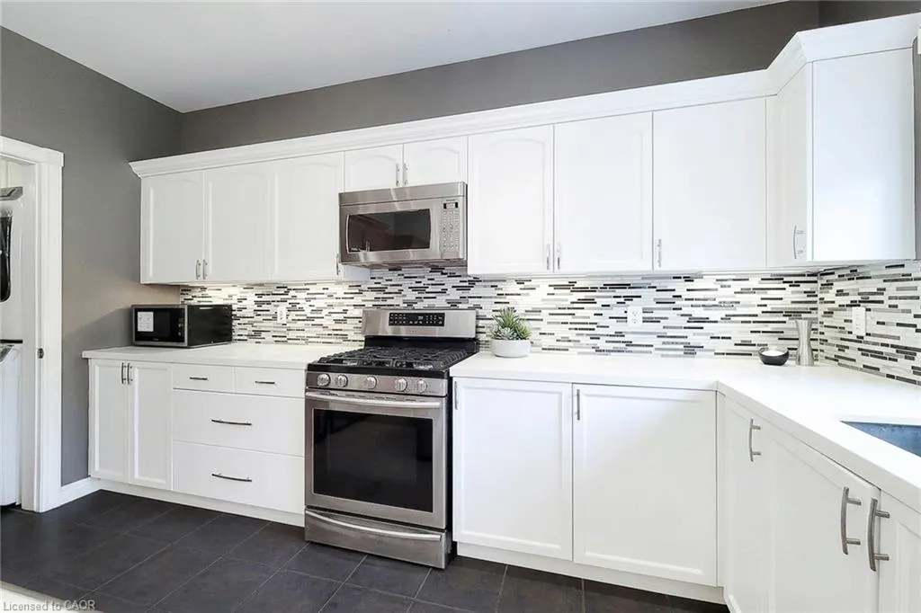 214 Cloverleaf Drive
