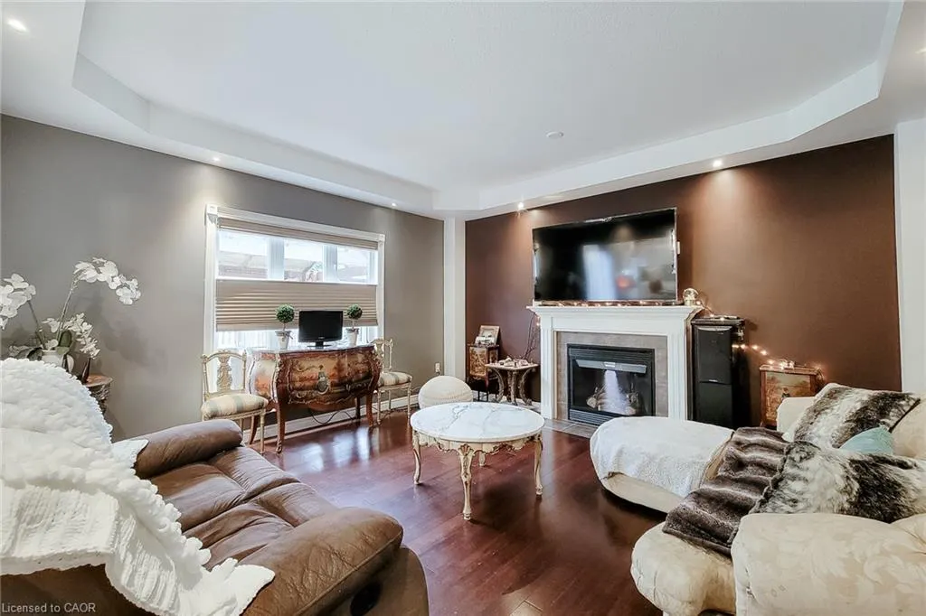 214 Cloverleaf Drive