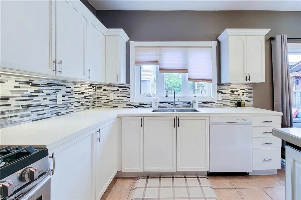 214 Cloverleaf Drive