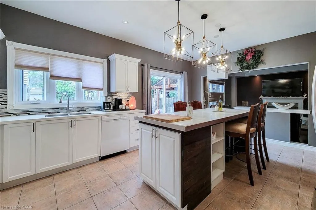 214 Cloverleaf Drive