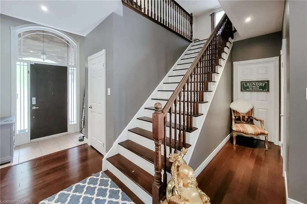 214 Cloverleaf Drive