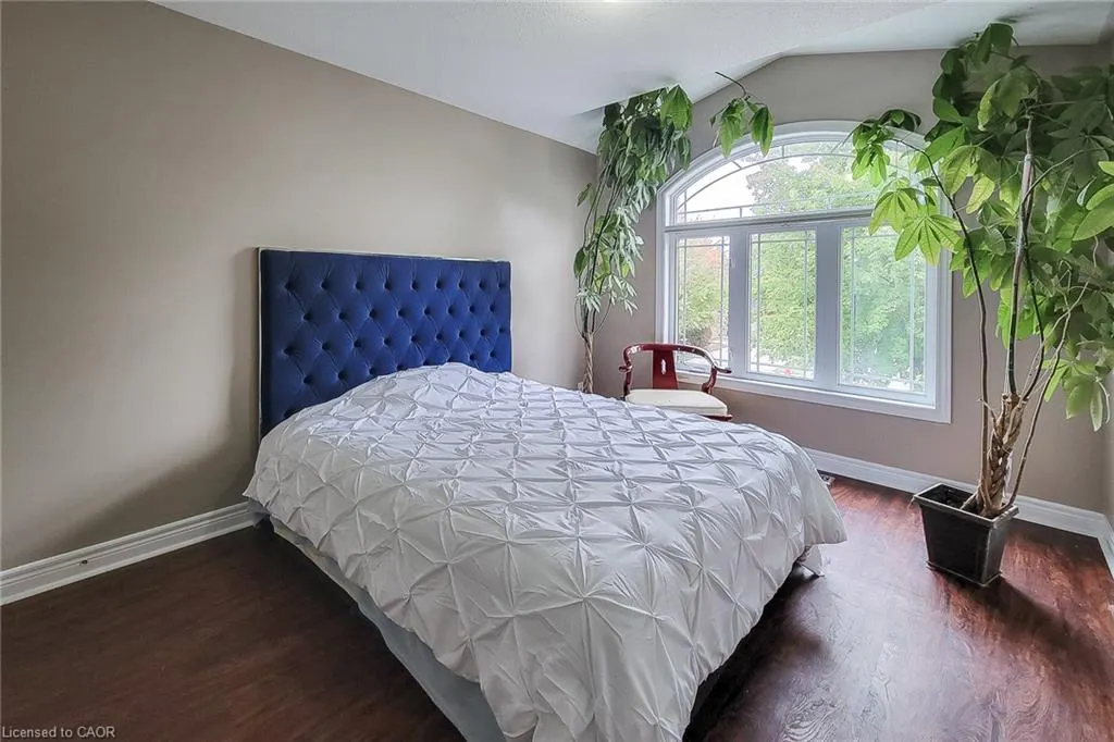 214 Cloverleaf Drive