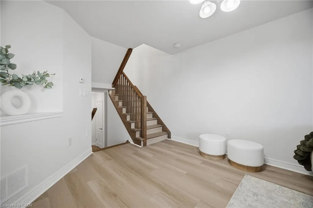 98 Bloom Crescent