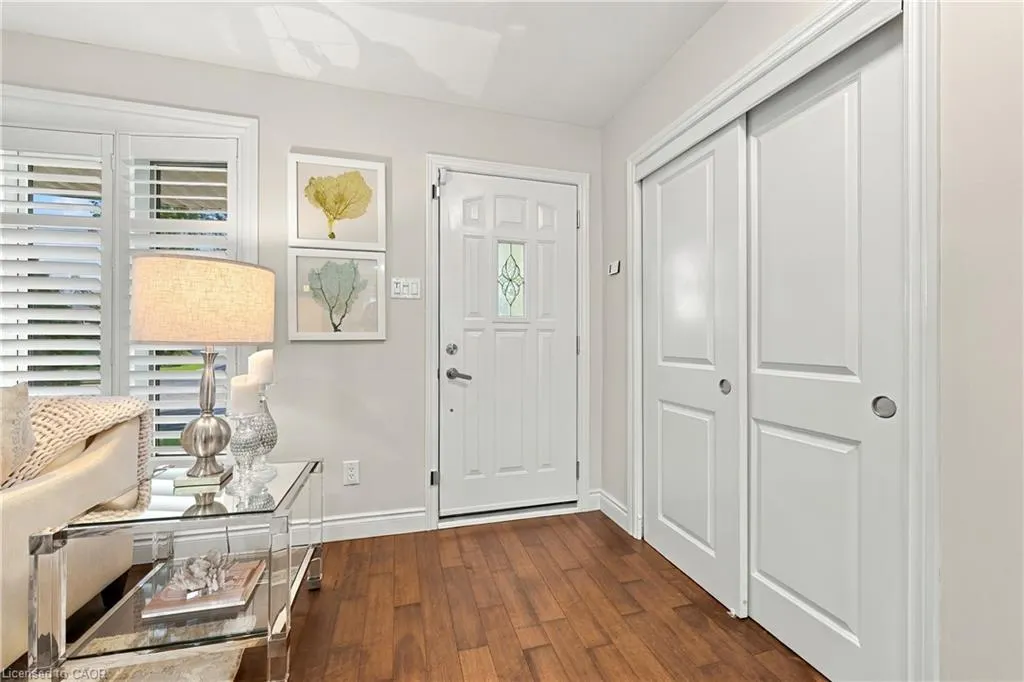 2231 Urwin Crescent