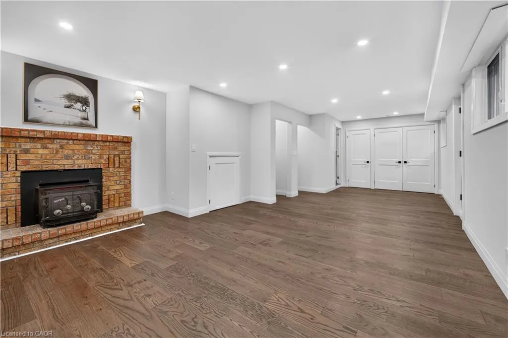 4 Woodcrest Drive
