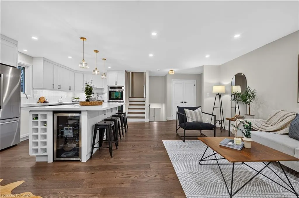 4 Woodcrest Drive