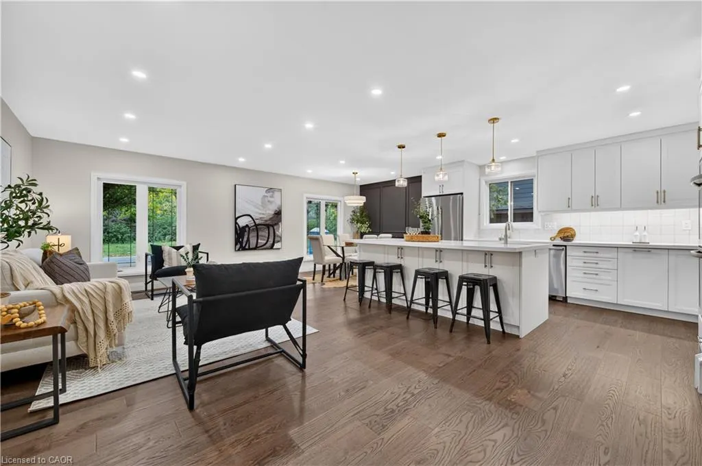 4 Woodcrest Drive