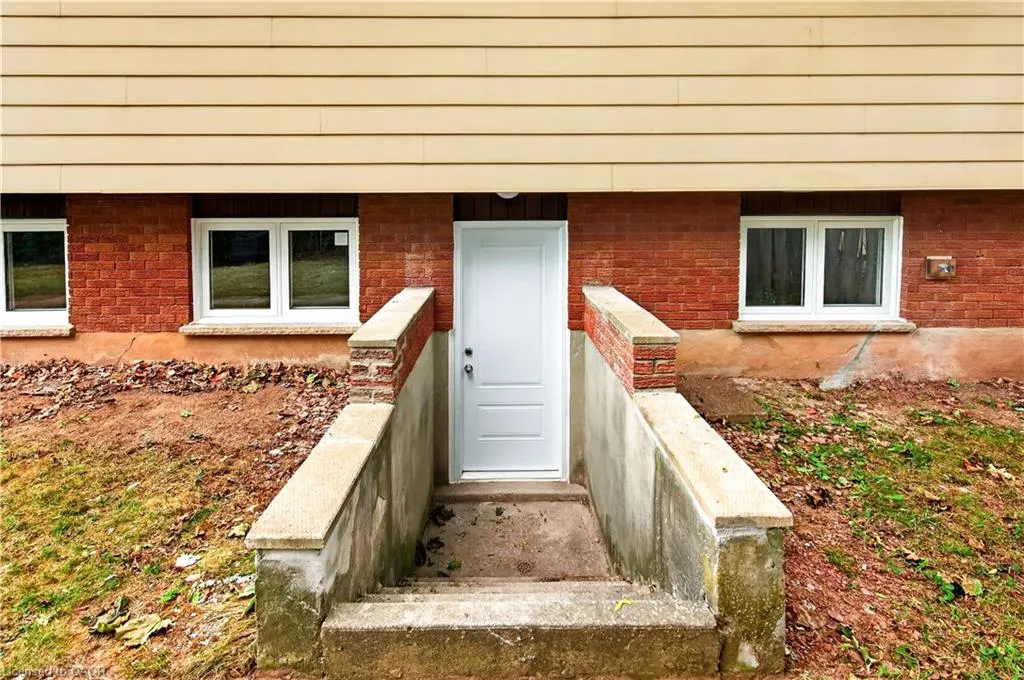 4 Woodcrest Drive