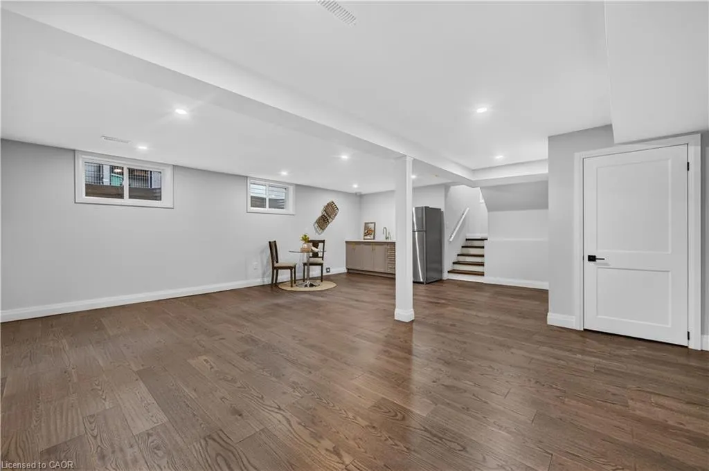 4 Woodcrest Drive
