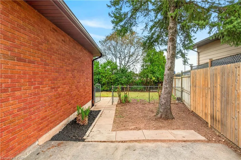 4 Woodcrest Drive