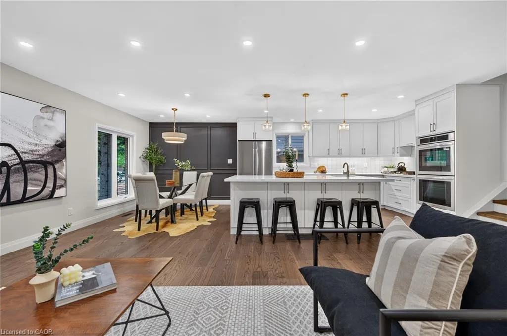 4 Woodcrest Drive