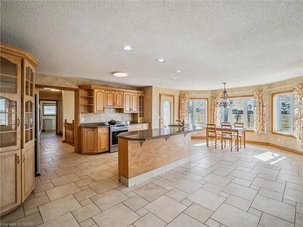 232 Eighth Road E
