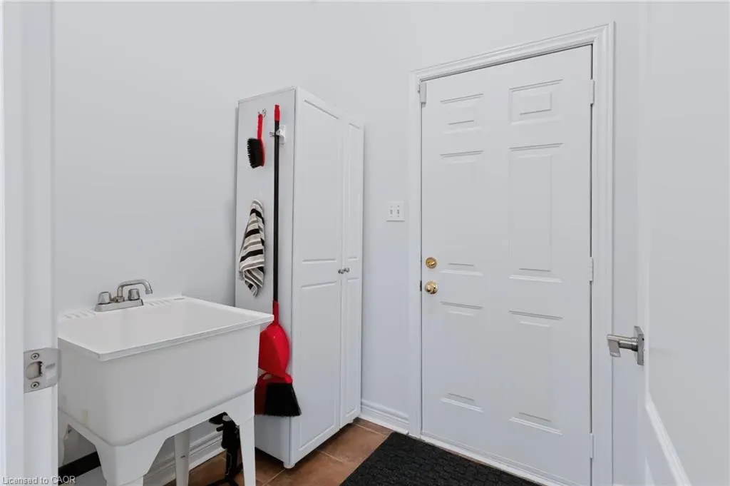 2254 Dunforest Crescent