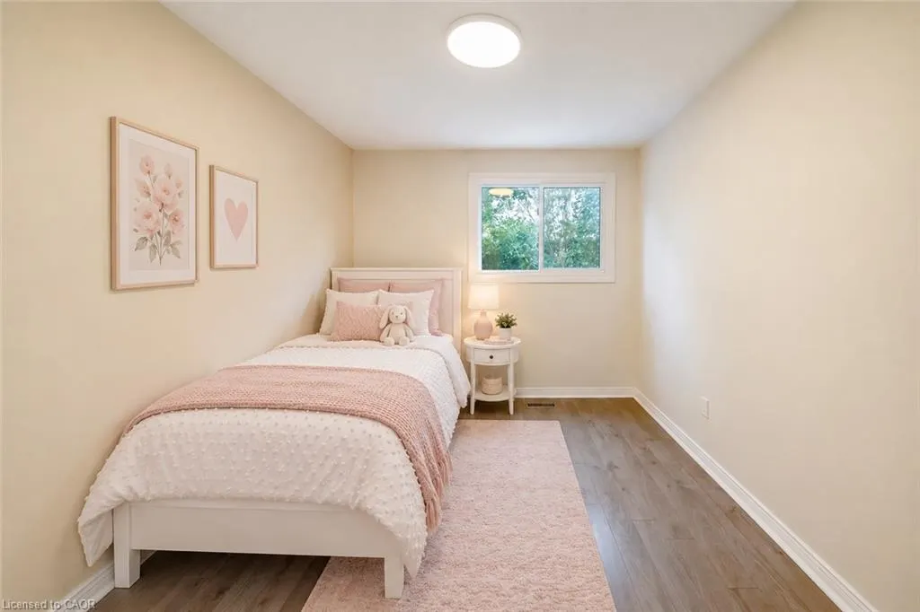 1254 Napier Crescent
