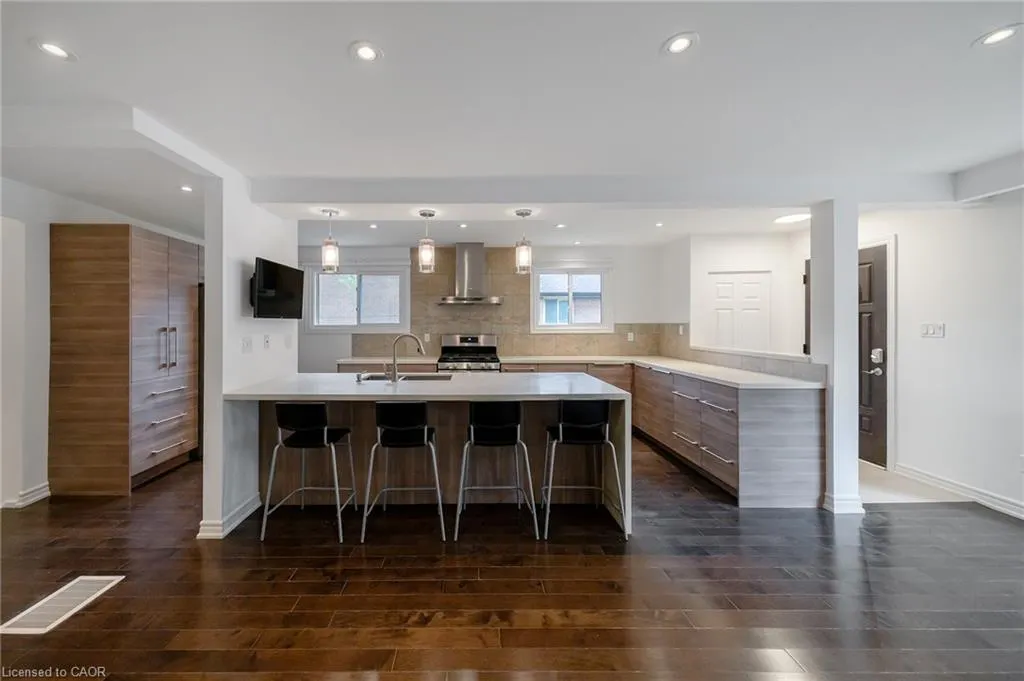 1254 Napier Crescent