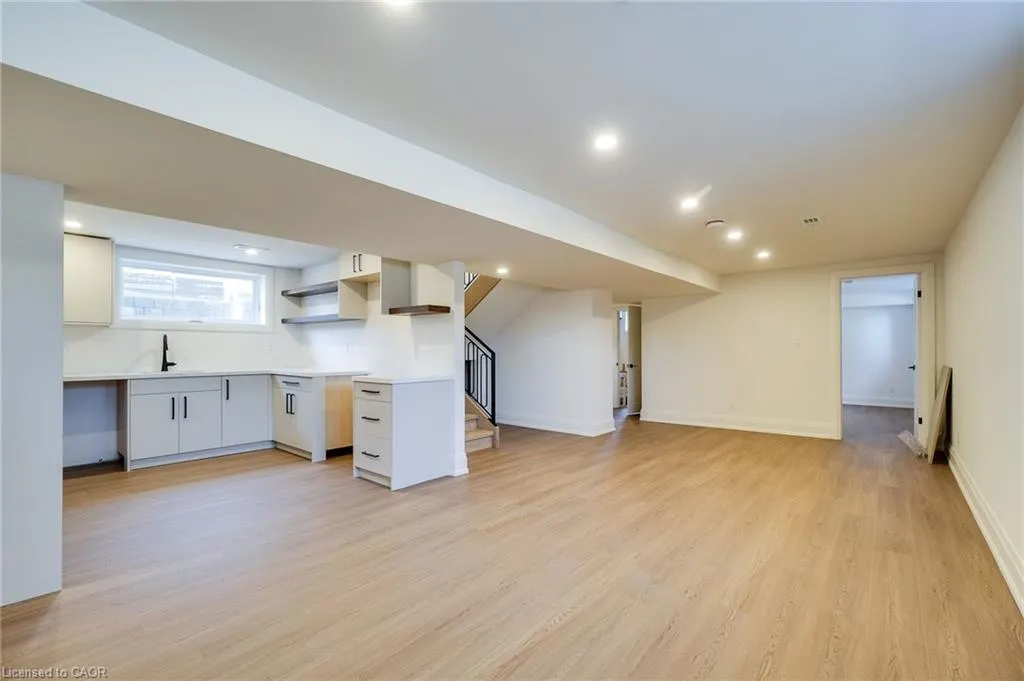 24 Royce Avenue