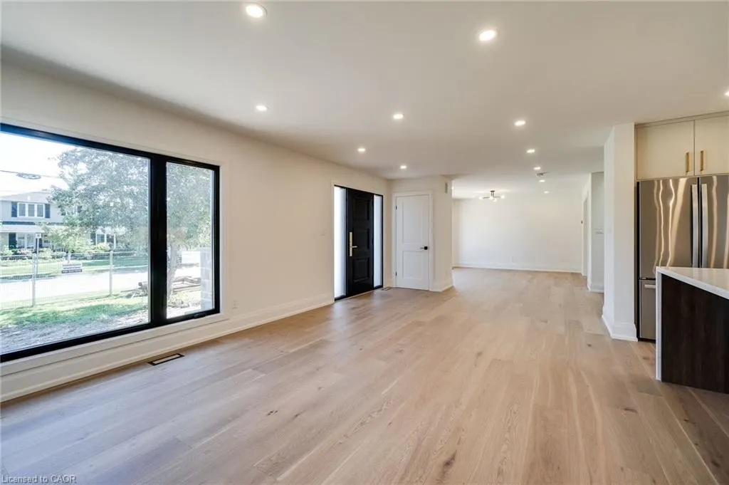 24 Royce Avenue