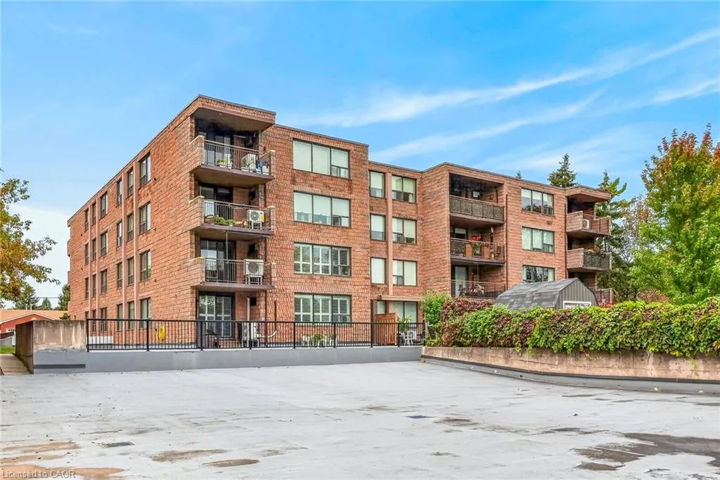 28 Robinson Street N #103