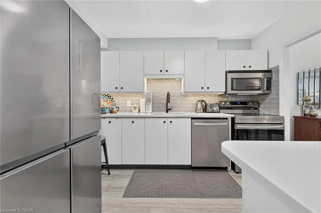 28 Robinson Street N #103