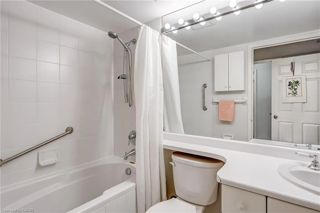 221 Robinson Street #307