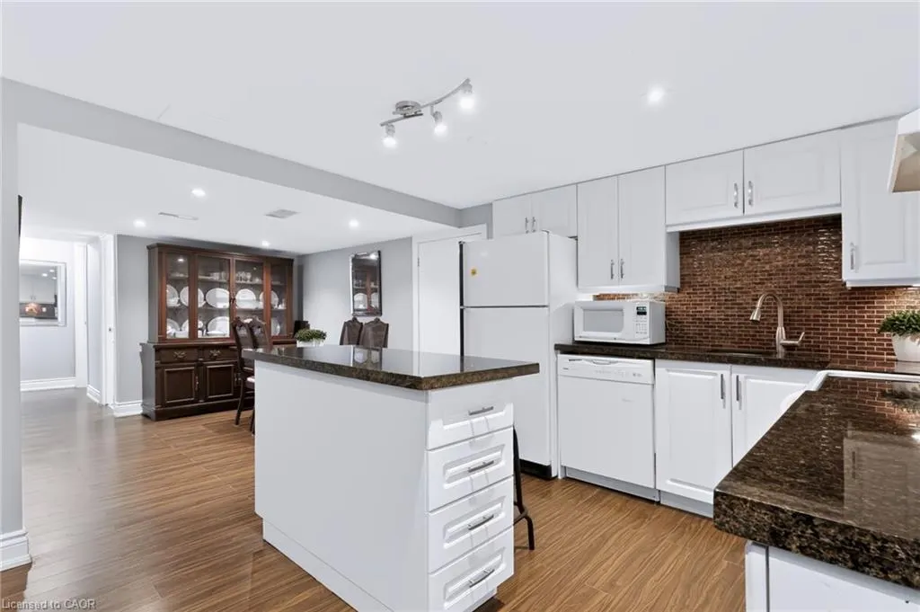 4248 Dunvegan Road