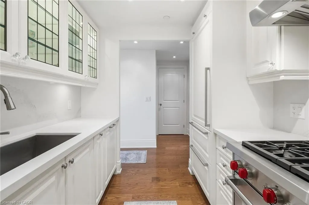 3500 Lakeshore Road W #711