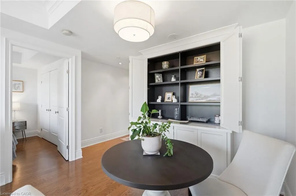3500 Lakeshore Road W #711