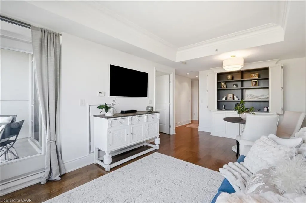 3500 Lakeshore Road W #711