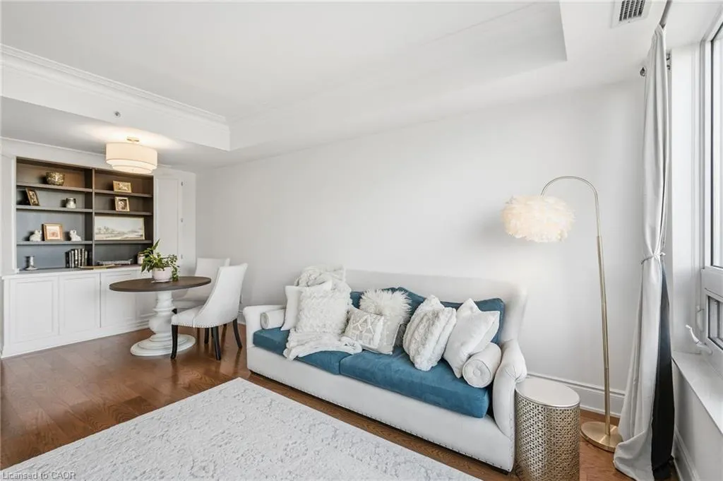 3500 Lakeshore Road W #711