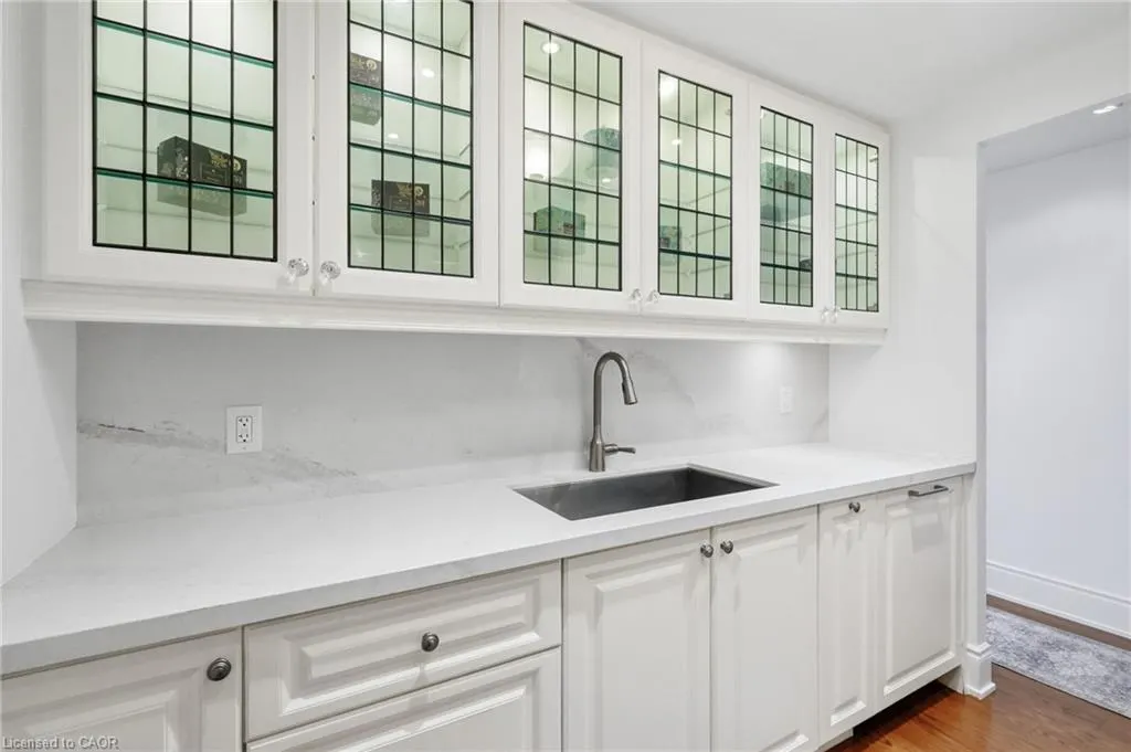 3500 Lakeshore Road W #711