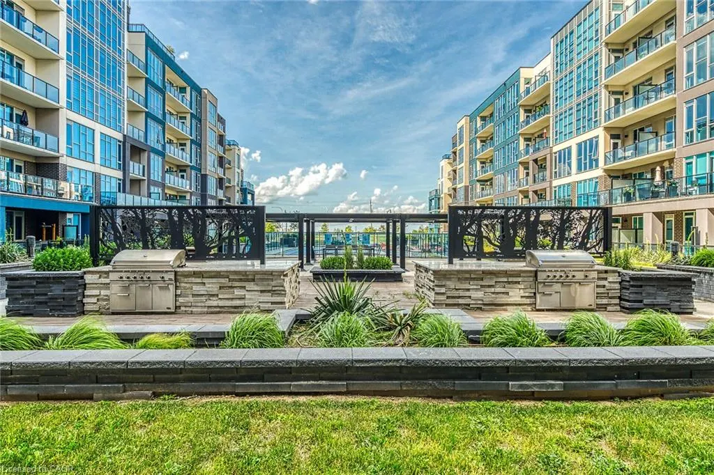 16 Concord Place #PH613